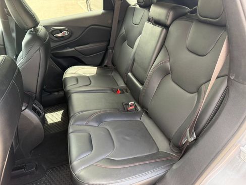 Used 2022 Jeep Cherokee Trailhawk w/ Premium Leather Package AWD/4WD image 23