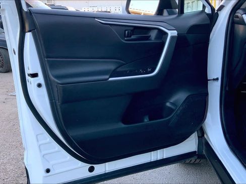 Used 2022 Toyota RAV4 LE image 19