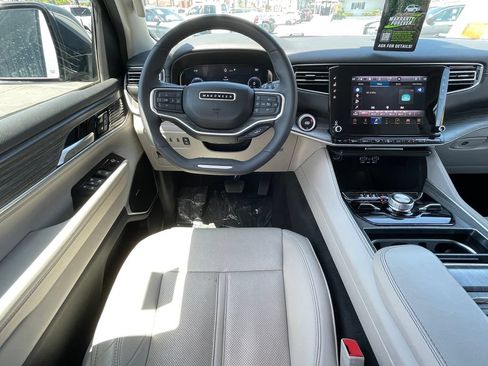 Used 2024 Jeep Wagoneer L Series III w/ Flexible Seating Group AWD/4WD image 26