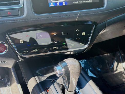 Used 2018 Honda HR-V EX image 14