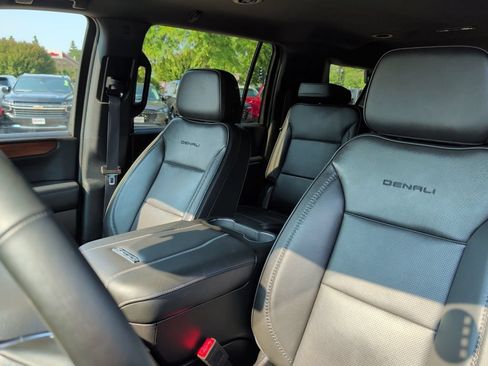 Used 2025 GMC Yukon XL Denali AWD/4WD image 13