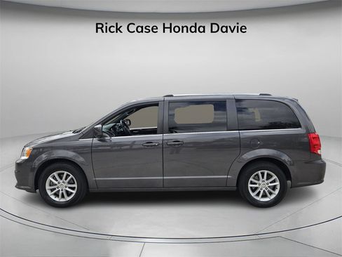 Used 2018 Dodge Grand Caravan SXT image 4