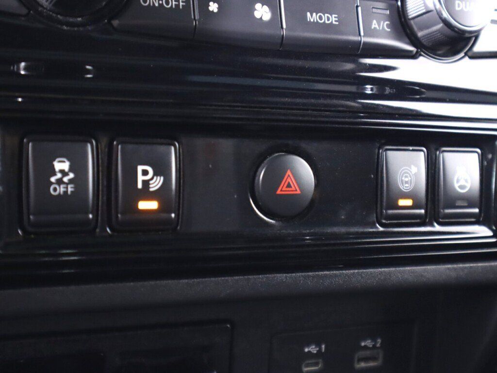 Used 2022 Nissan Titan PRO-4X w/ Pro-4x Convenience Package AWD/4WD image 27