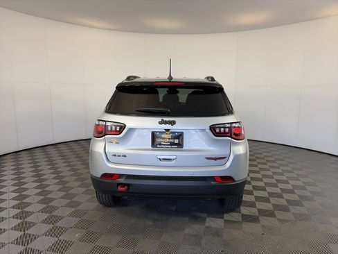 Used 2024 Jeep Compass Trailhawk image 9