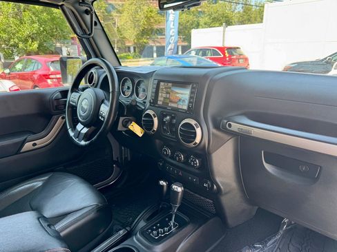 Used 2016 Jeep Wrangler Unlimited Sahara AWD/4WD image 30