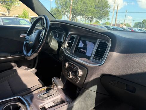 Used 2019 Dodge Charger SXT RWD image 16