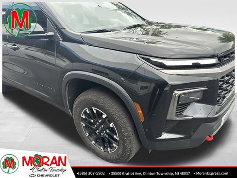 Used 2025 Chevrolet Traverse Z71 w/ Enhanced Driving Package AWD/4WD image 1
