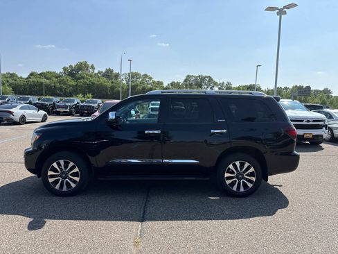 Used 2019 Toyota Sequoia Limited w/ Safety & Convenience Package AWD/4WD image 4