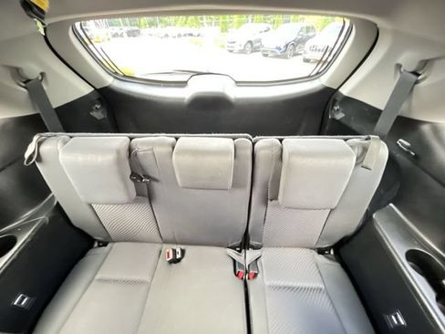 Used 2018 Toyota Highlander LE FWD image 18