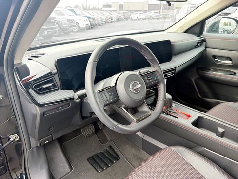 Used 2025 Nissan Kicks SR image 9