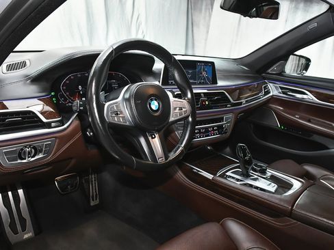 Used 2022 BMW 750i xDrive w/ Executive Package image 32