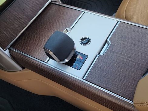 New 2026 Land Rover Range Rover Long Wheelbase SE image 15