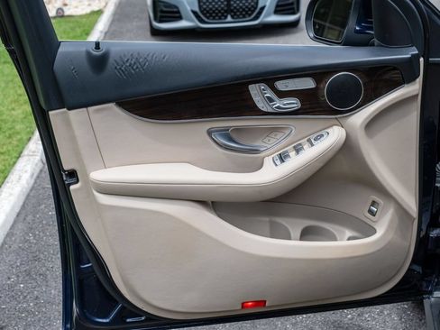 Used 2022 Mercedes-Benz GLC 300 4MATIC image 11