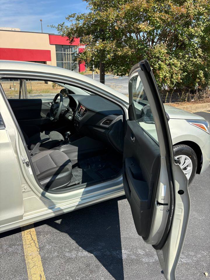 Used 2019 Hyundai Accent SE w/ Cargo Package FWD image 13