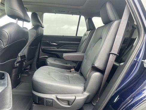 Used 2024 Toyota Grand Highlander XLE image 25