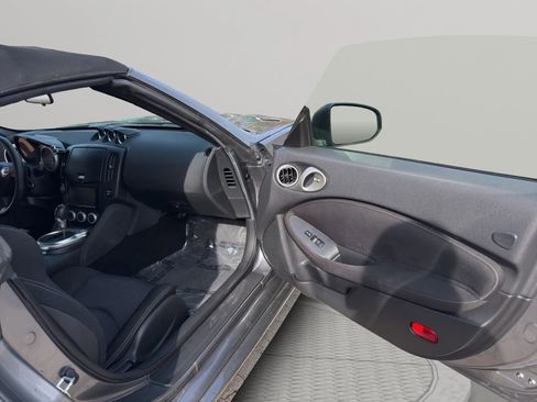 Used 2013 Nissan 370Z Roadster image 29