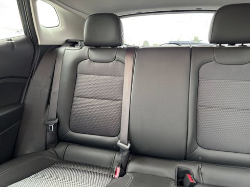 Used 2025 Chevrolet Trax LT FWD image 38