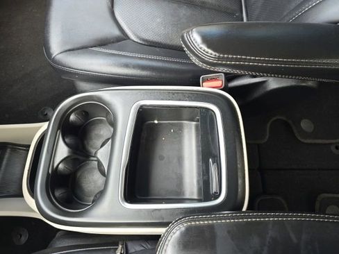 Used 2022 Chrysler Pacifica Touring-L image 25