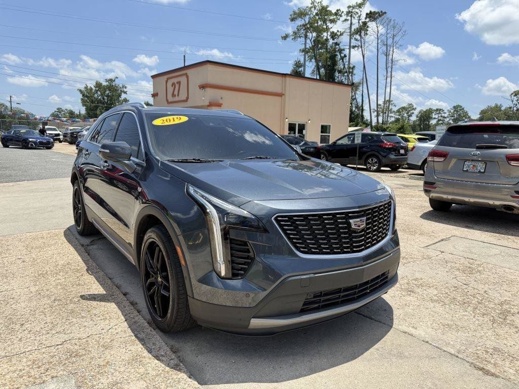 Used 2019 Cadillac XT4 Premium Luxury w/ Technology Package FWD image 3