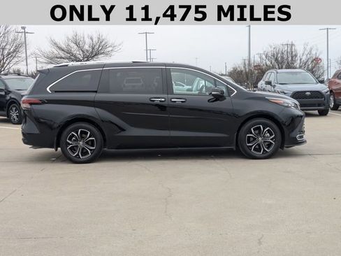 Used 2025 Toyota Sienna Platinum image 4