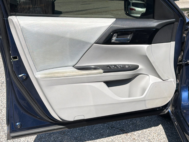 Used 2016 Honda Accord LX image 12
