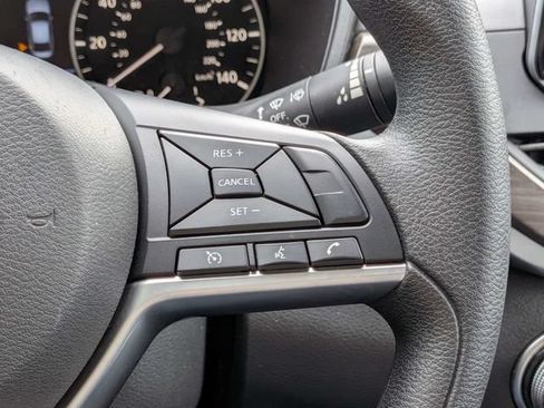 Used 2025 Nissan Altima 2.5 SV FWD image 28