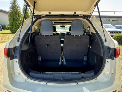 Used 2013 Lincoln MKT AWD image 11