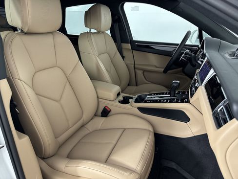 Certified 2025 Porsche Macan image 29