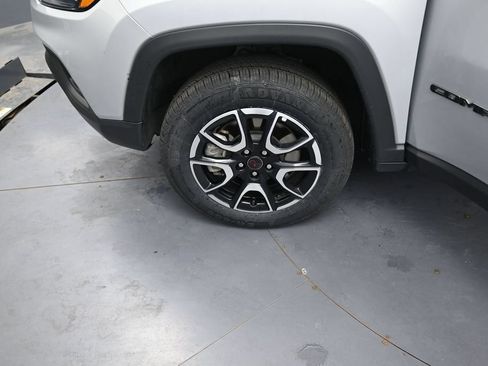 Used 2025 Jeep Compass Trailhawk AWD/4WD image 15