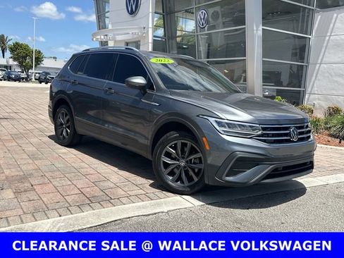 Certified 2022 Volkswagen Tiguan SE FWD image 2