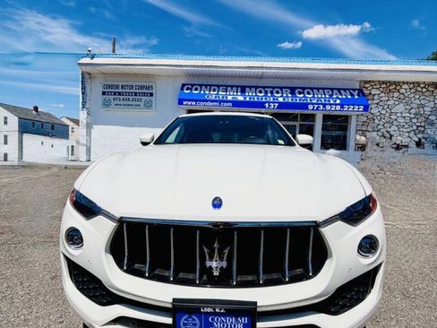 Used 2017 Maserati Levante AWD/4WD image 2