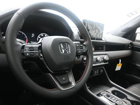 Used 2025 Honda Pilot TrailSport image 10