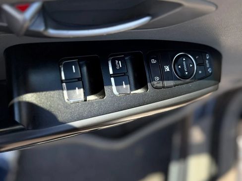 Used 2017 Kia Sedona LX w/ LX Essentials Premium Package FWD image 34