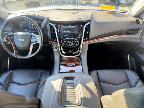 Used 2020 Cadillac Escalade Luxury image 10