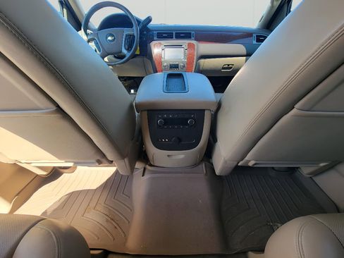 Used 2014 Chevrolet Suburban LTZ AWD/4WD image 28