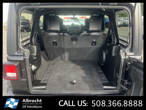 Used 2022 Jeep Wrangler Unlimited Rubicon w/ Cold Weather Group image 16