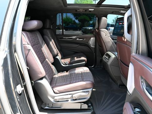 Used 2023 Cadillac Escalade ESV Sport Platinum w/ LPO, ONYX Package AWD/4WD image 45