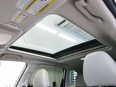 Used 2024 Subaru Forester Limited image 32