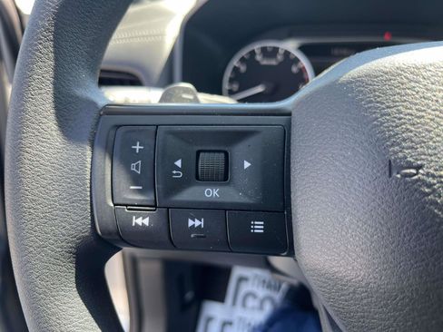 Used 2025 Nissan Rogue S FWD image 18