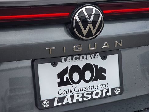 New 2025 Volkswagen Tiguan SE image 13