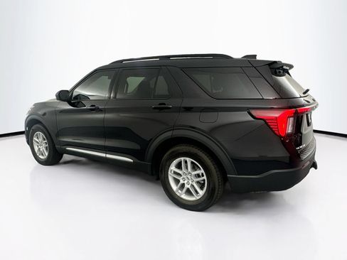 Used 2025 Ford Explorer Active AWD/4WD image 7