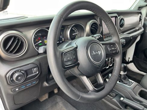 Used 2023 Jeep Wrangler Unlimited w/ Sun & Screen Package image 30