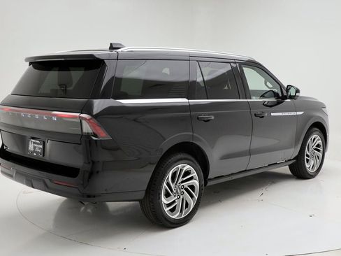 Used 2025 Lincoln Navigator Reserve AWD/4WD image 9