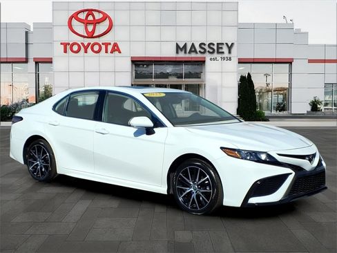 Used 2023 Toyota Camry SE image 1