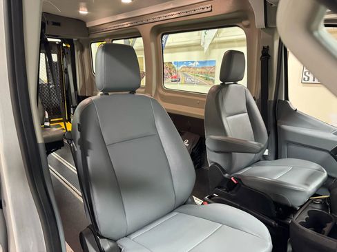 Used 2019 Ford Transit 250 148 Medium Roof image 31