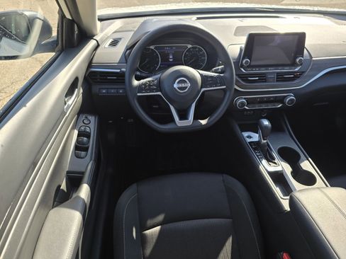 Used 2025 Nissan Altima 2.5 SV image 19