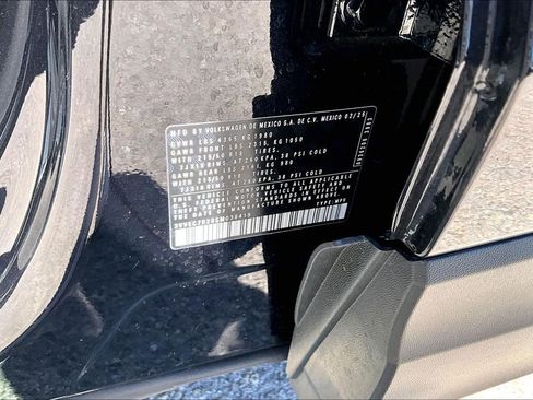 Certified 2025 Volkswagen Taos SE w/ Panoramic Sunroof Package image 30