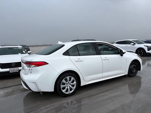 Used 2020 Toyota Corolla LE FWD image 2