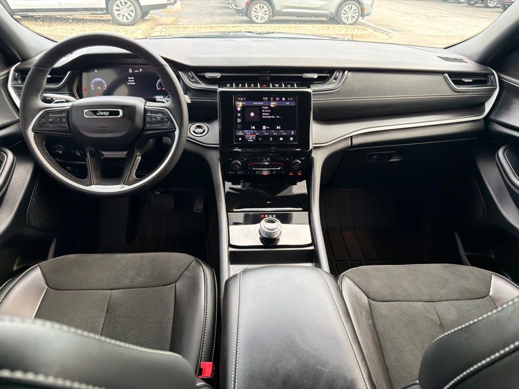 Used 2025 Jeep Grand Cherokee L Laredo AWD/4WD image 18