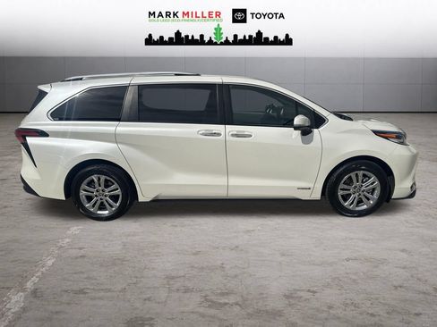 Used 2021 Toyota Sienna Platinum AWD/4WD image 7